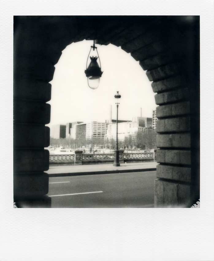 Black and white Polaroid of Paris. Arch and lampposts of the Bercy bridge. Paris on 17 March 2021. Photo by Virginie Merle / Hans Lucas. 
Arche et lampadaires du pont de Bercy. Paris le 17 Mars 2021. Photo de Virginie Merle / Hans Lucas.