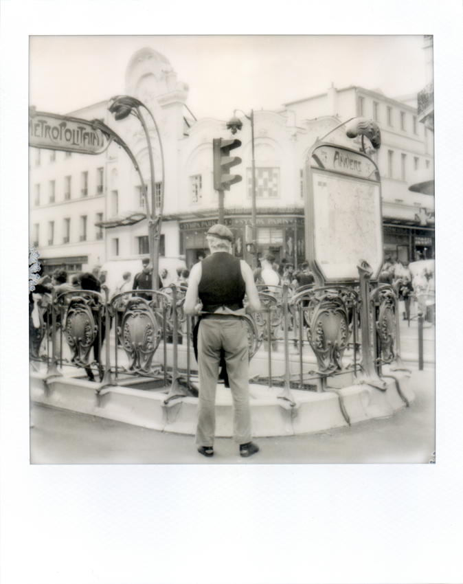 Black and white Polaroid from Paris. A man in a jacket from behind in front of the Anvers metro station.  Paris on 28 May 2019. Photo by Virginie Merle / Hans Lucas. 
Polaroid noir et blanc de Paris. Un homme en gilet de dos devant le metro Anvers. Paris le 28 Mai 2019. Photo de Virginie Merle / Hans Lucas.