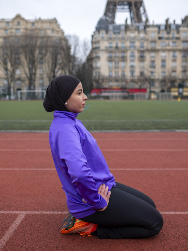 Inès Beraich, 23 ans, athlète marathonienne Depuis l'âge de 5 ans, Inès pratique une activité sportive. Elle a commencé par le foot, la fenêtre de sa chambre donnant sur le stade. A 15 ans, une rupture des ligaments croisés l'oblige à changer de sport et elle se met à la boxe anglaise. Alors qu'elle se prépare au championnat de boxe, elle a un grave accident de voiture et ne peut plus marcher. Très vite, elle se projette dans le handisport qu'elle pourra pratiquer. Après des mois de rééducation intensive, elle arrive à remarcher et se met à la course qui lui permet de "donner le tempo, d'être à l'écoute des besoins et rythmes de son corps". Aujourd'hui, elle souhaite devenir la 1ère Française et 6 ème femme au monde à courir les 6 plus grands marathons du monde appelés les «World Marathon Major», avant ses 25 ans. 
