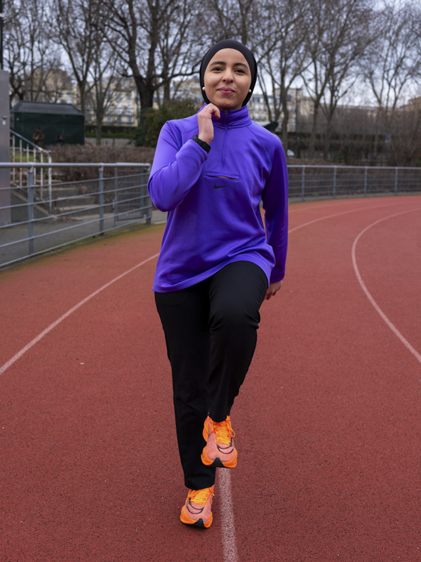 Inès Beraich, 23 ans, athlète marathonienne Depuis l'âge de 5 ans, Inès pratique une activité sportive. Elle a commencé par le foot, la fenêtre de sa chambre donnant sur le stade. A 15 ans, une rupture des ligaments croisés l'oblige à changer de sport et elle se met à la boxe anglaise. Alors qu'elle se prépare au championnat de boxe, elle a un grave accident de voiture et ne peut plus marcher. Très vite, elle se projette dans le handisport qu'elle pourra pratiquer. Après des mois de rééducation intensive, elle arrive à remarcher et se met à la course qui lui permet de "donner le tempo, d'être à l'écoute des besoins et rythmes de son corps". Aujourd'hui, elle souhaite devenir la 1ère Française et 6 ème femme au monde à courir les 6 plus grands marathons du monde appelés les «World Marathon Major», avant ses 25 ans. 
